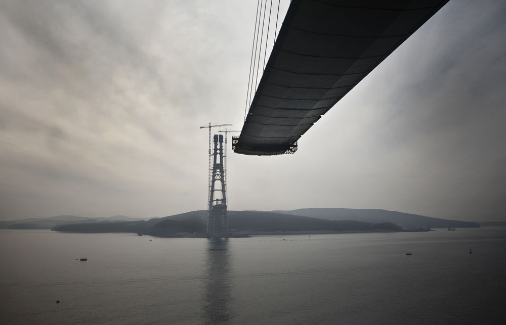Vladivostok. Construction of the bridge to Russky Island.